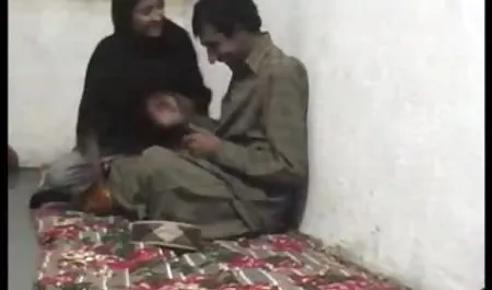 یک زن روسپی با شیر از بین بردن دو کس وکون تلگرام مرد در یک بار