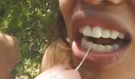 با استفاده از یک حرامزاده گالری کیر تو کس به لهستانی, لب, زبان و بازوی اعضای