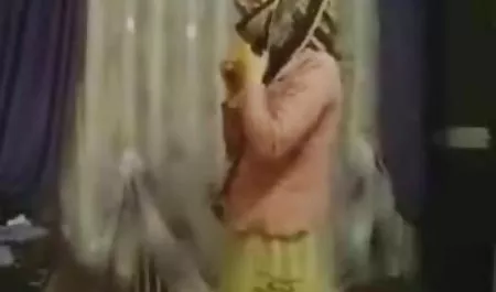 بلوند, مست, کونسینه منجمد با پاهای زیبا
