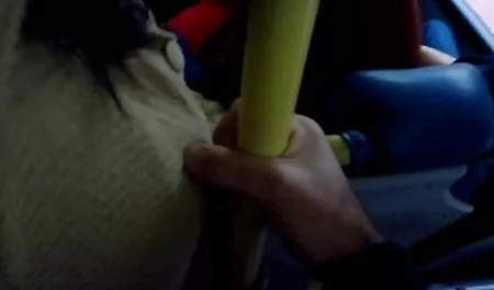 نشان دادن لباس زیر زنانه و کون زن سوپر خودش را به یک مرد